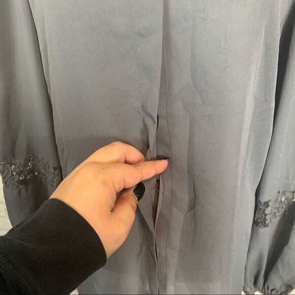 Womens Size Medium Apt. 9 Crepe Shirt W/ Lace - Picture 4 of 9